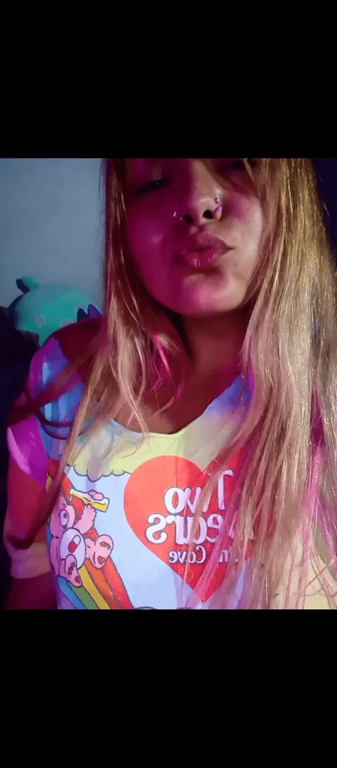 Stoner girls do it best 💋 [f]