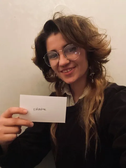 (22) Artist, musician, camera shy as hell. I have no clue what I look like, so go nuts with specifics!