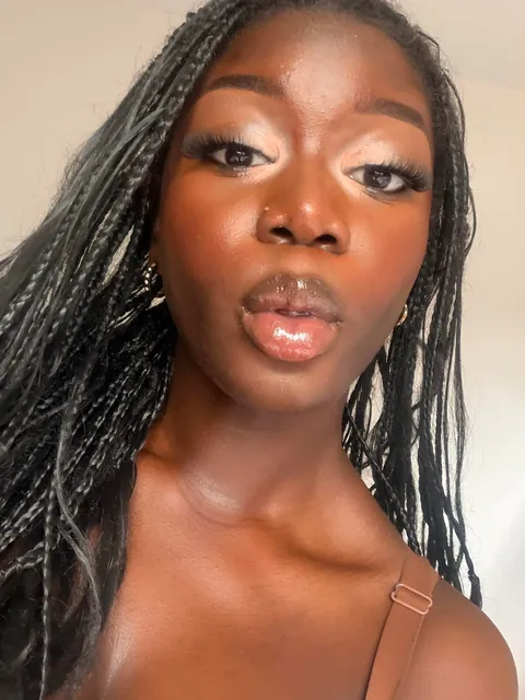 Zendaya Odyssey Premiere makeup look
