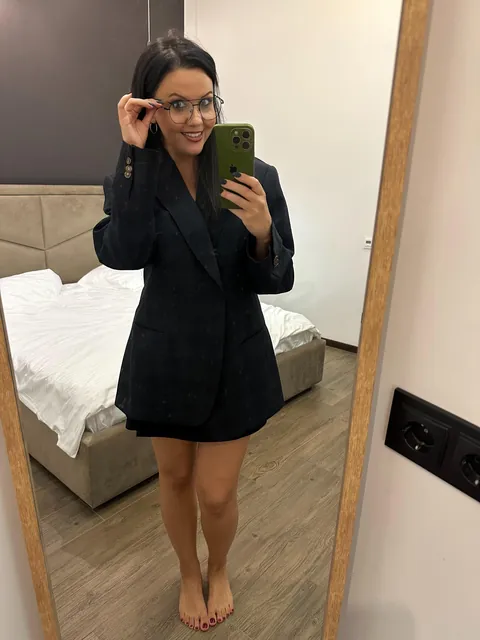 Mommy with or without clothes?