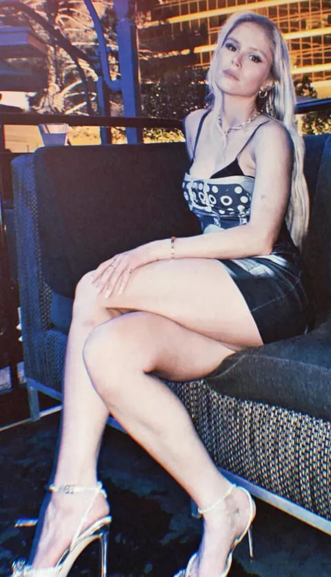 With so much porn these days maybe it’s time for a little non nude celeb safe cleanse