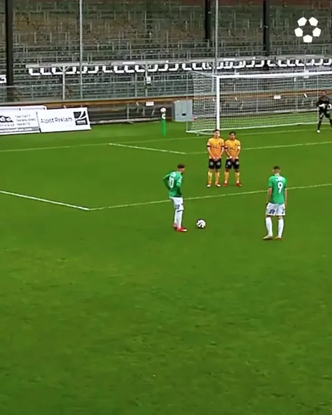 Cheeky free kick in the Swedish 3rd Division match between Jönköping and Lund