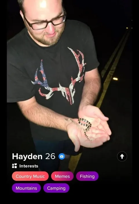 A man on Tinder swiped right over 2 million times in 5 years and only managed to get one date.