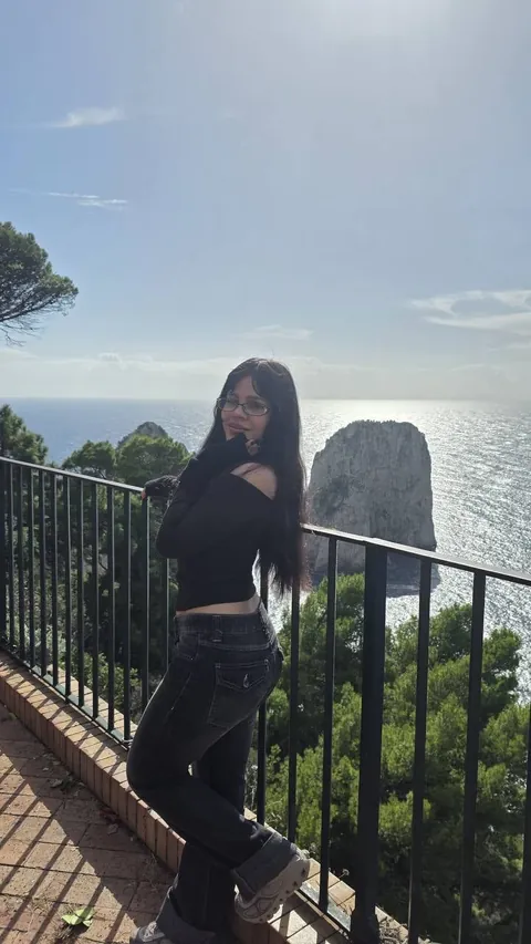 Roast me for real, I could not care less (F21)