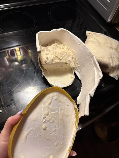this is how my father gets ice cream out of the container.