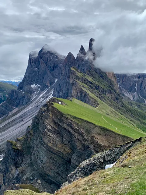 Welcome to Mordor - My most favorite mountain ridge so far - Dolomites [OC] (3000x2500)