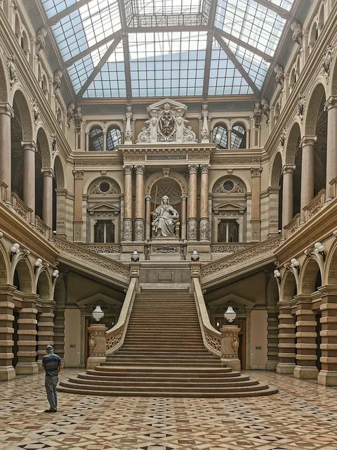Grand staircase in the late 19th-century Neo-Renaissance Justizpalast(Palace of Justice), the seat of the Supreme Court in Vienna, Austria.