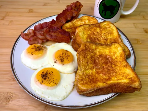 [homemade] French Toast with Eggs and Bacon