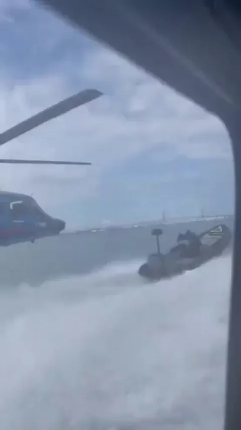 Spanish customs chasing smuggler boat ..