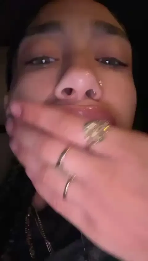 i wanna smell it 😩 spit in my mouth