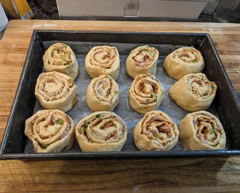 [Homemade] Roasted Garlic Rolls