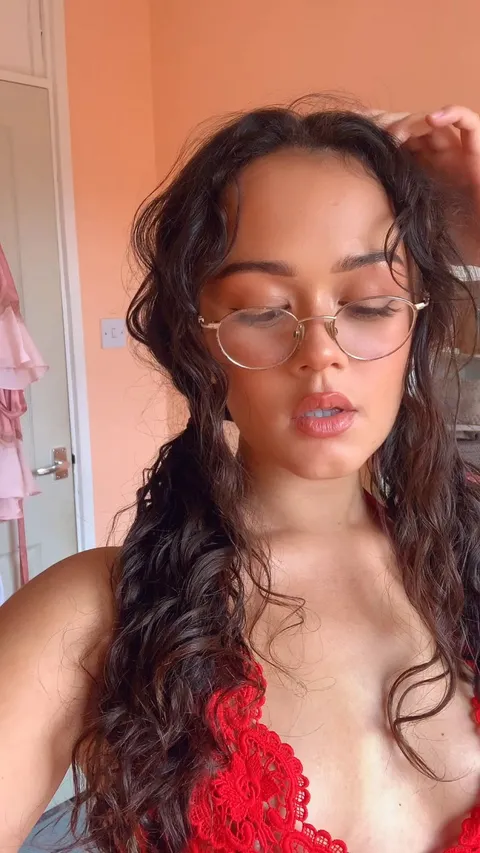 POV: I catch you staring at my little tits and flash you 🤓