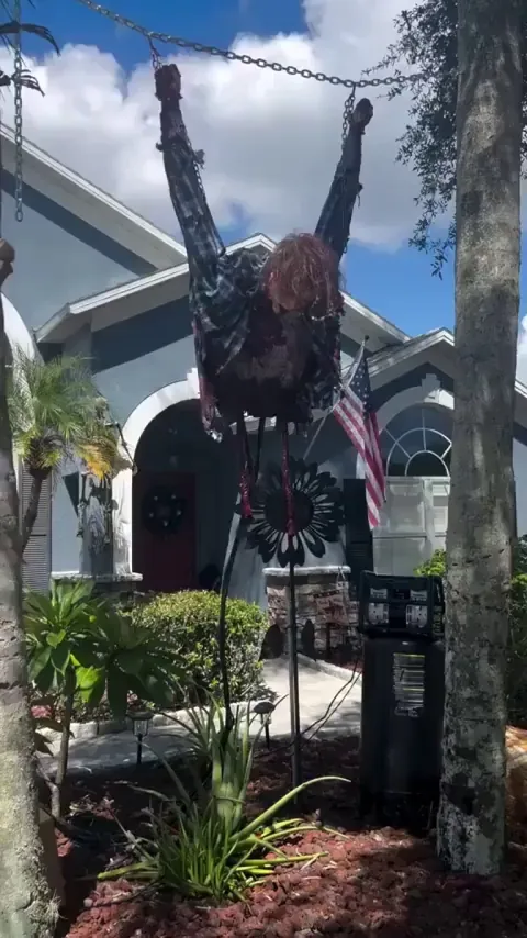 Scariest Halloween dec I've seen on here 😳😱