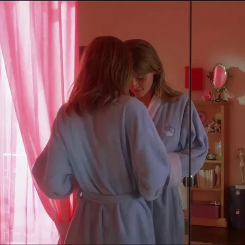 Clemence Poesy in Bienvenue chez les Rozes (FR-2003) [upscaled, brightened]