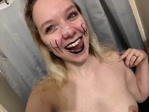 Trying out some sharpie marking🤭🥰 Last one’s my favorite😍😘🤤