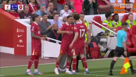 Liverpool fans boo Trent Alexander-Arnold and sing "There's only one Connor Bradley"
