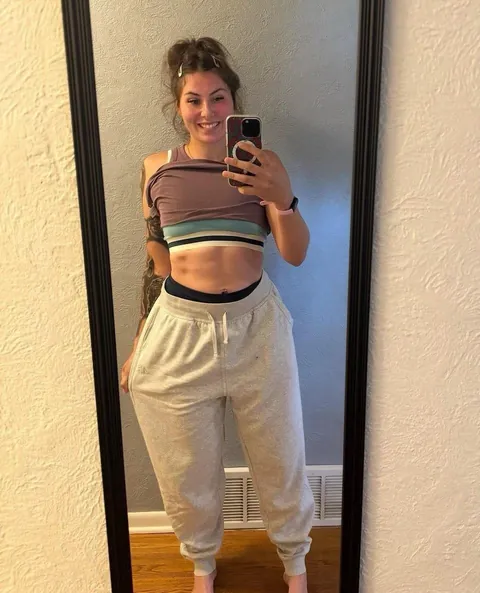 Any men out there still find an all natural woman attractive? 🫣➡️ f26