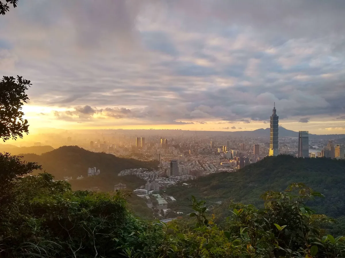 Best photo I've ever taken with a phone camera. Xiangshan Hiking Trail in Taipei City, Taiwan.
