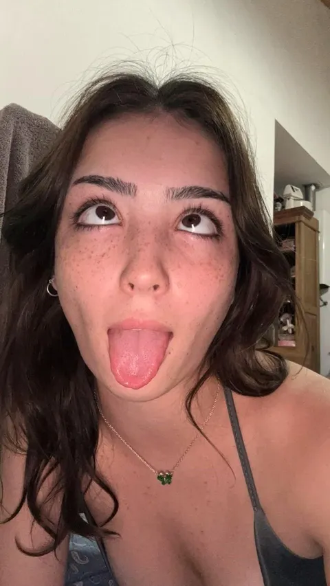 Begging on my knees for you warm cummies