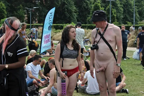 Some WNBR London public erection CFNM faves - this guy had a fun time and so did the women photographed with him!
