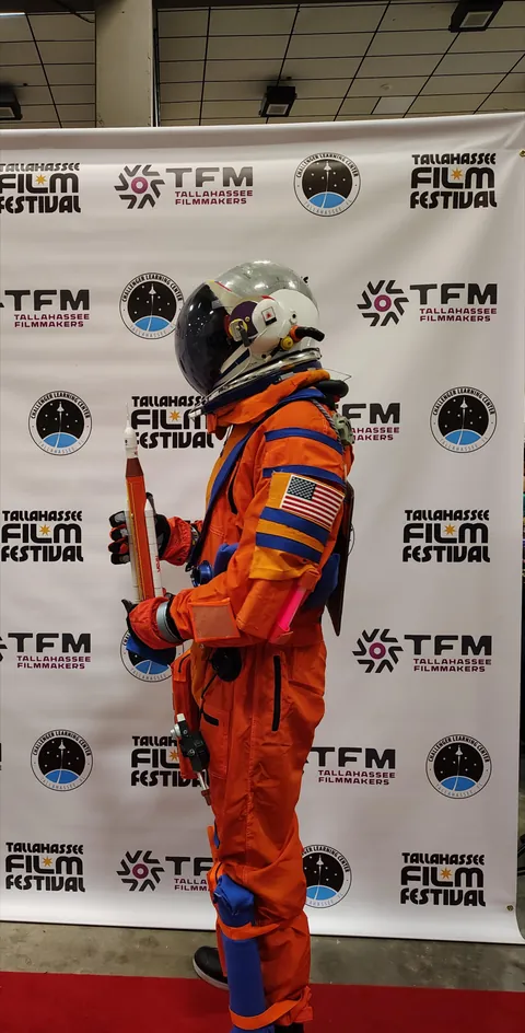 My Orion Survival Suit cosplay won an award at the cosplay contest!