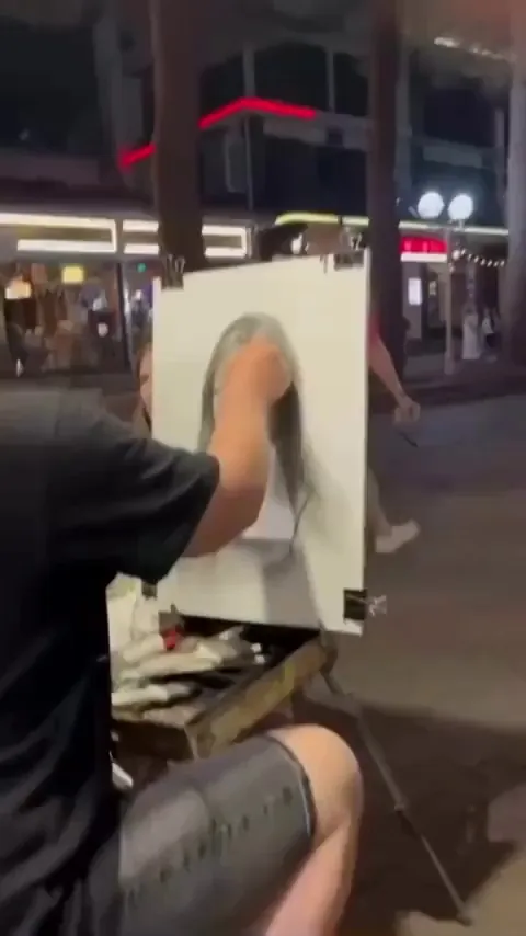 Incredible skill of this street artist