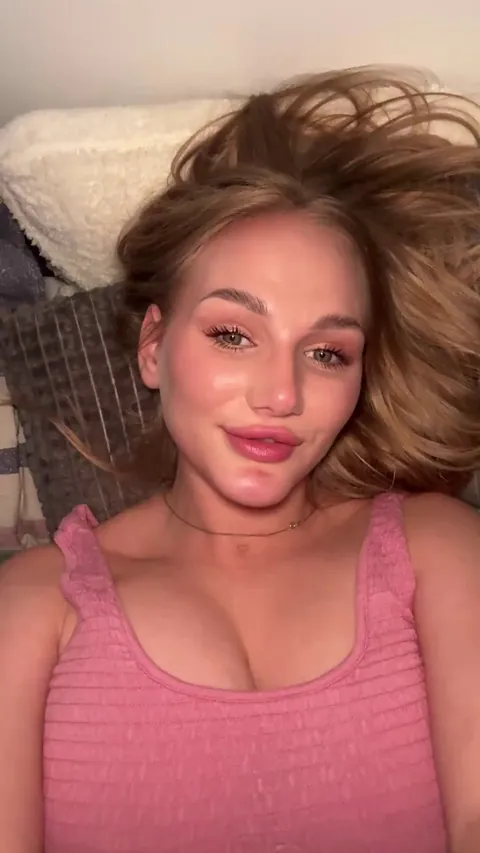 This top highlights my breasts (reveal)