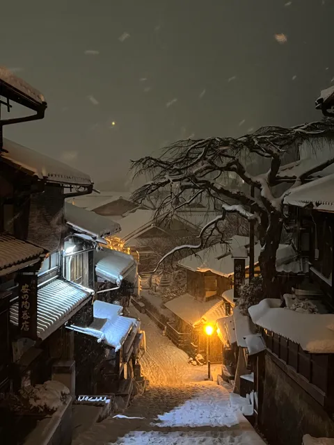 ITAP of the snow in Kyoto this evening.