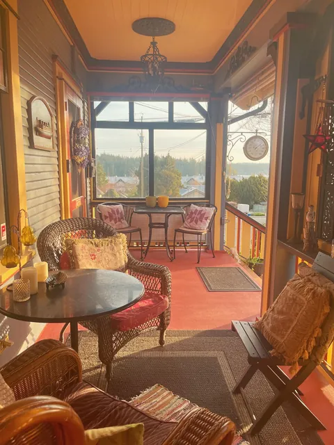 The sun kissed the island all over this morning ☀️