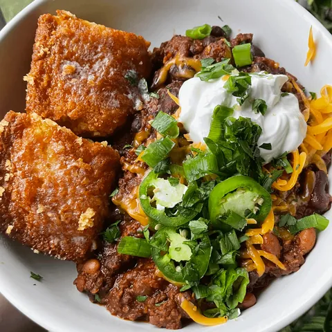 [Homemade] Chili + honey cornbread. Carrot cake cookies for dessert