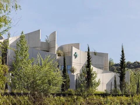 Vet Hospital Tirana by Davide Macullo Architects, TIRANË, ALBANIA