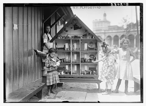 Lots to Unpack –Detailed &amp; Mysterious Vintage Images, 1910-1977