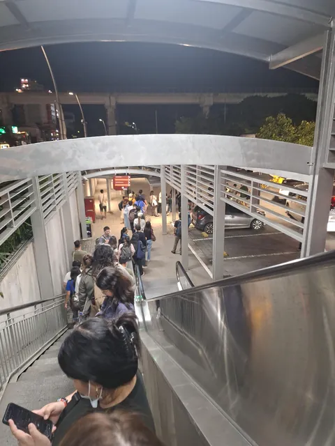 Lahat ba tayo, corrupt?