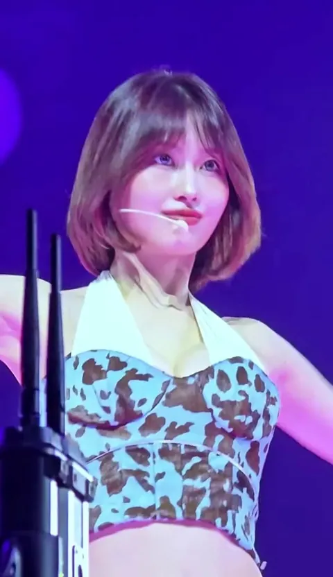 TWICE - Momo