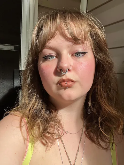 i think i’ve finally settled on an eyeliner style that feels right 🕺