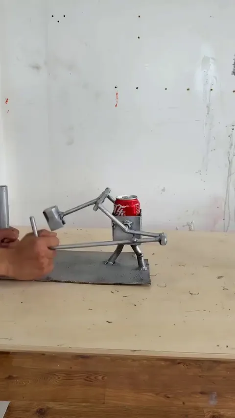 fight between soda cans