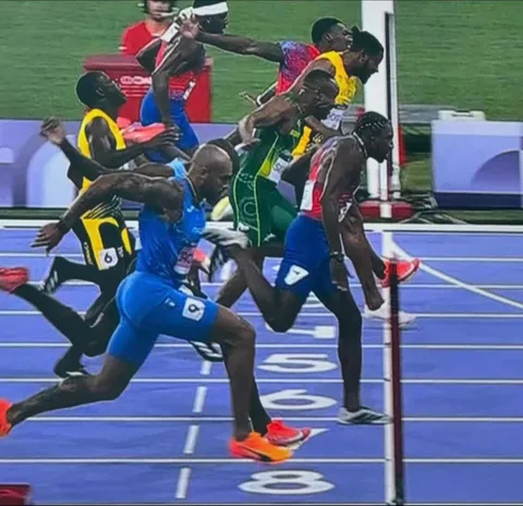 The difference between gold and silver.Noah Lyles wins by millimetres