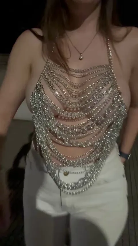 I love this chain top