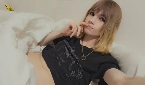 Wanna see my hole?