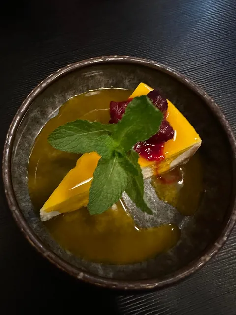 [i ate] Cheesecake with mango sauce