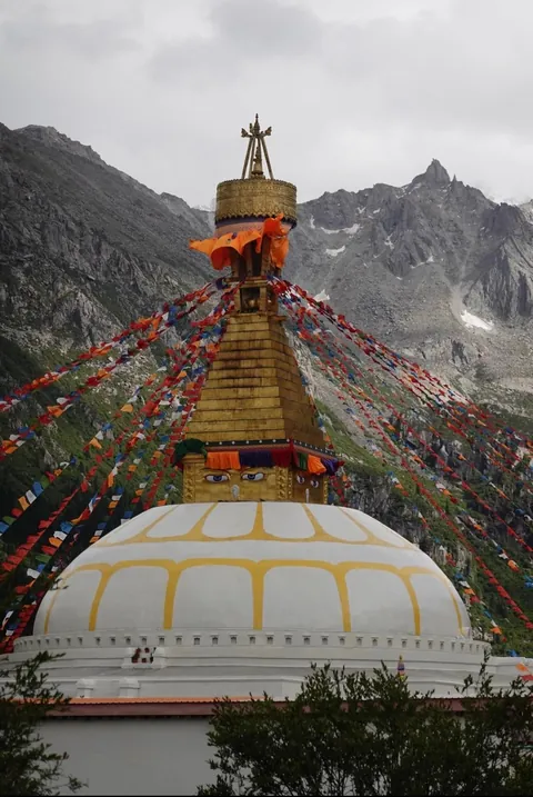 Visited a Tibetan monastery located in a secluded Sichuan valley