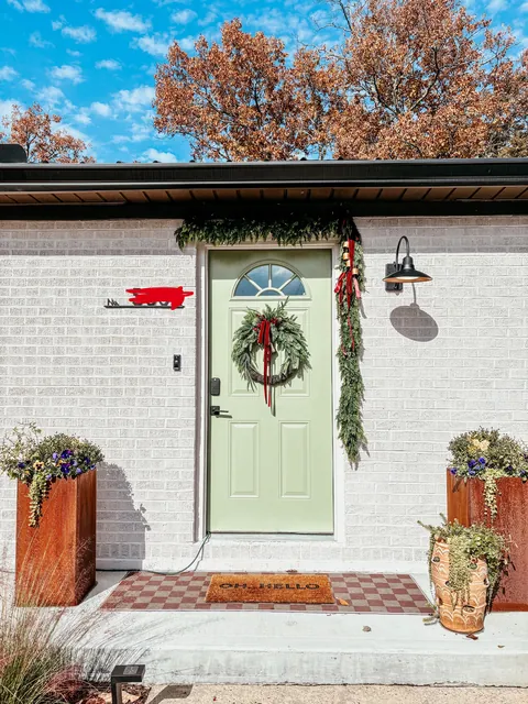 29 M, Husband and I just finished decorating our first home for the holidays!