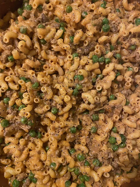 [Homemade]hamburger helper with smoked Gouda and peas