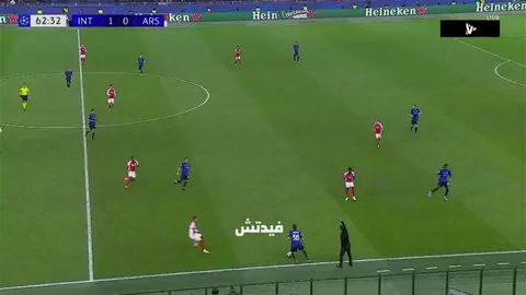 Arteta yellow card for picking up the ball that's still on play