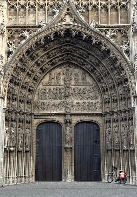 A day in Antwerp, Belgium, autumn 2025.