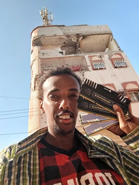 Roses are red, DDR5 is overpriced, but 16GB of DDR3 from u/tadpole3159 for our Yemen gaming project is truly sufficed