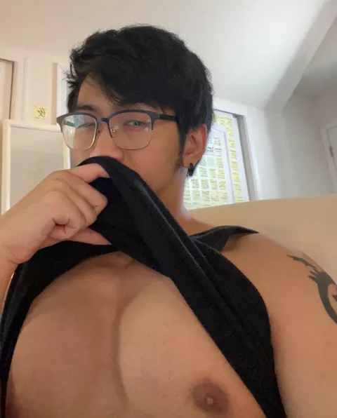 [self] pecs for your dinner 🤧