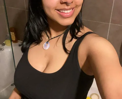 What’s your opinion on Desi girls with my cute figure?🤭🍒🍑
