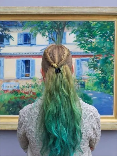 Photographer captures museum visitors who match the artwork on display.