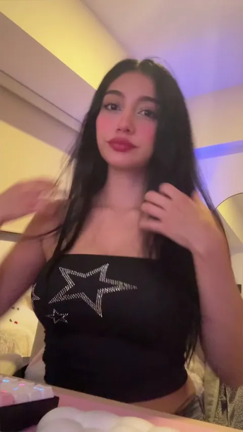 A wild latina! Any volunteers in here?